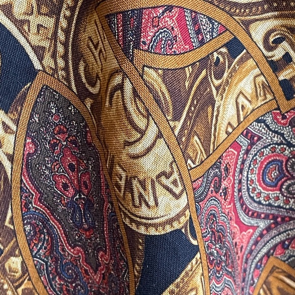 Chanel Silk/Wool Blend scarf - Picture 15 of 16